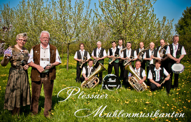 Gruppenfoto der Plessaer Mühlenmusikanten